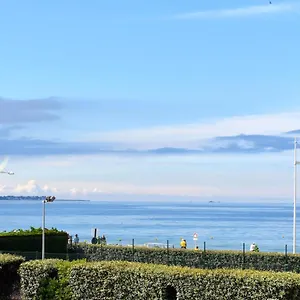 Neuve Sur Pilotis Vue à 30m De La , Plérin France